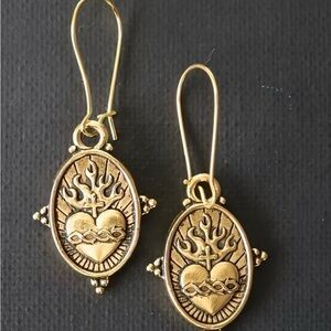 Elegant Gold Heart Motif Earrings